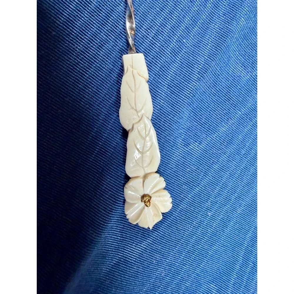 Vintage Carved Flower Leaf Handle Spoon Twisted Metal Stem Silver Tone Bowl